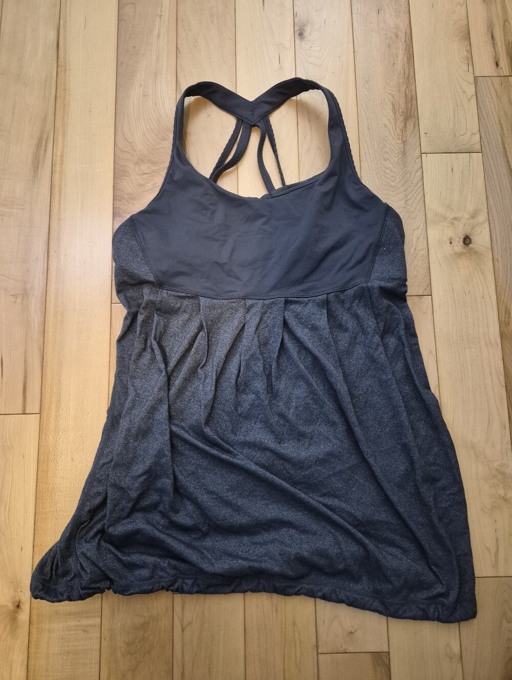 Lululemon women's size 10 (I believe) gray tank top